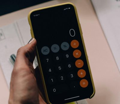 Calculator on an iPhone with '0' on it